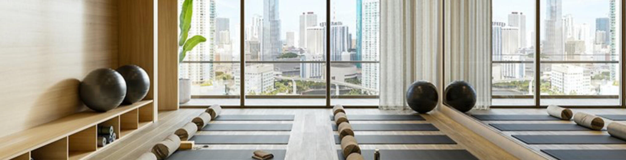 Sala de yoga y terraza